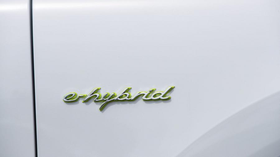 Логотип Porsche Cayenne E-Hybrid (PO536) 2018 года  (WW) (фото 43 из 85)